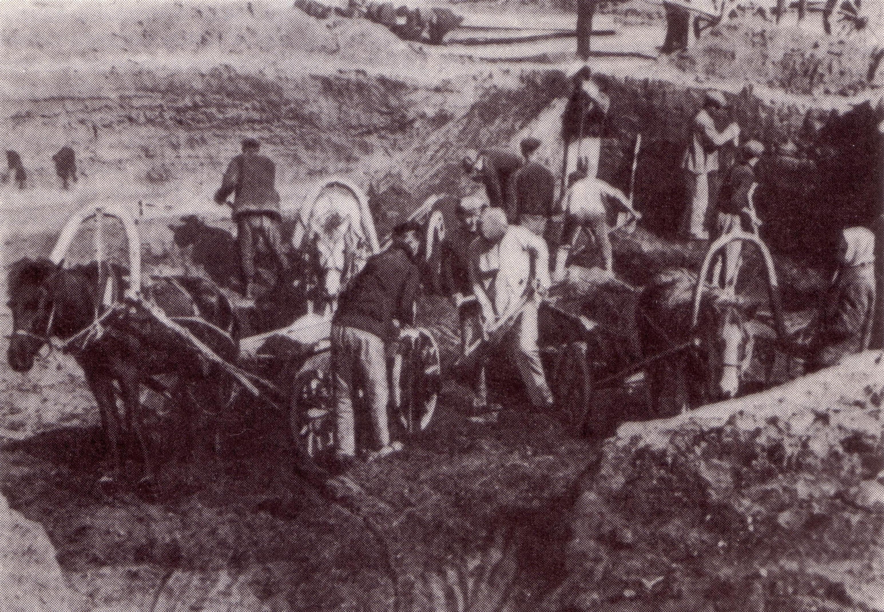 Строительство первой плотины. Согласно архивным данным, строили её вовсе не комсомольцы.
